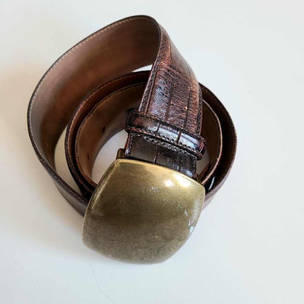 Josef soft brown leather belt with brass buckle.